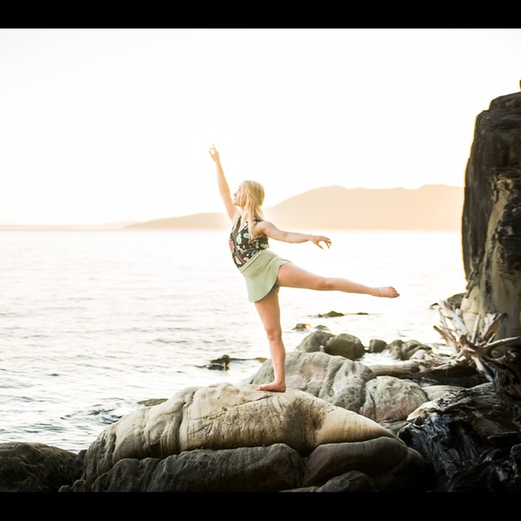 Meet your Posher, Celia - Picture 2 of 2